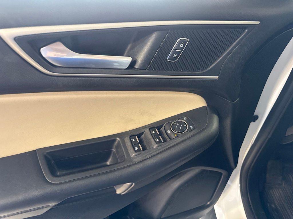 Thumbnail: 2022 Ford Edge - 23