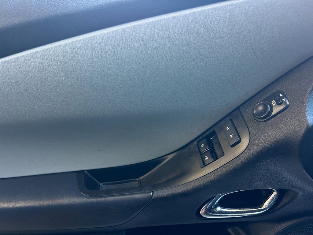 2013 Chevrolet Camaro 2LS - Photo 21