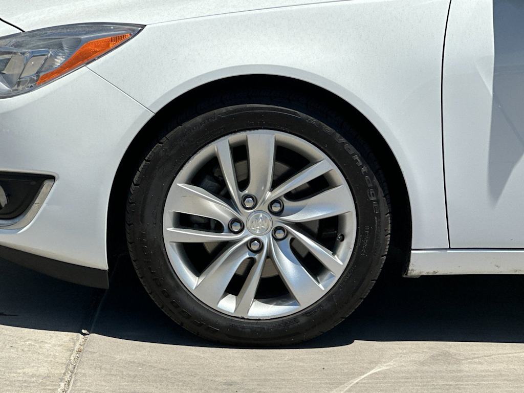 Thumbnail: 2017 Buick Regal - 8