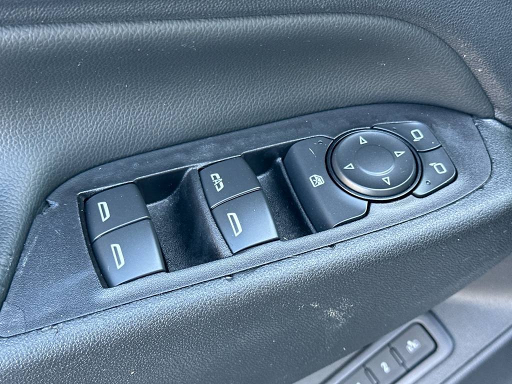 Thumbnail: 2018 Chevrolet Equinox - 23