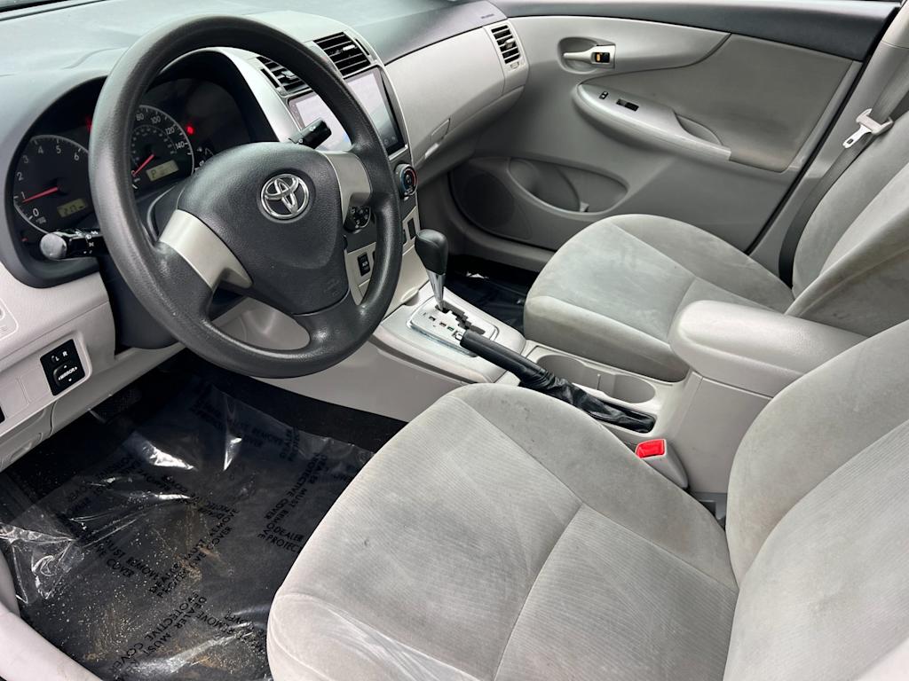 2011 Toyota Corolla LE 9