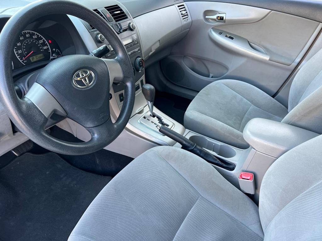 2011 Toyota Corolla LE 9