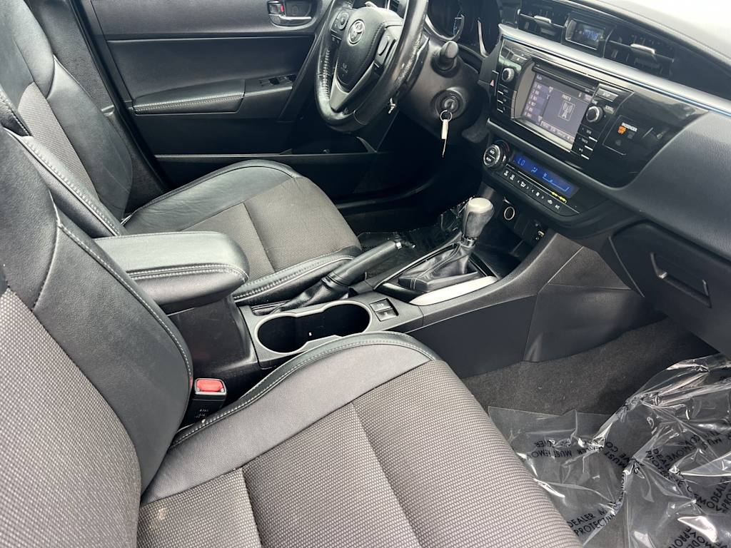 Thumbnail: 2015 Toyota Corolla - 10