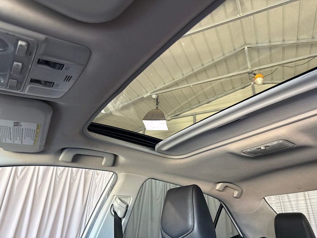 Thumbnail: 2015 Toyota Corolla - 30