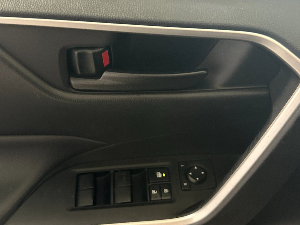 Thumbnail: 2021 Toyota RAV4 - 22