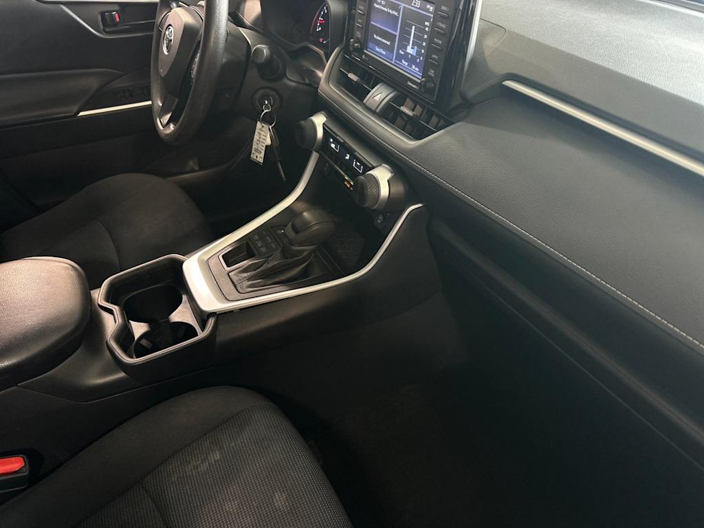 Thumbnail: 2021 Toyota RAV4 - 13