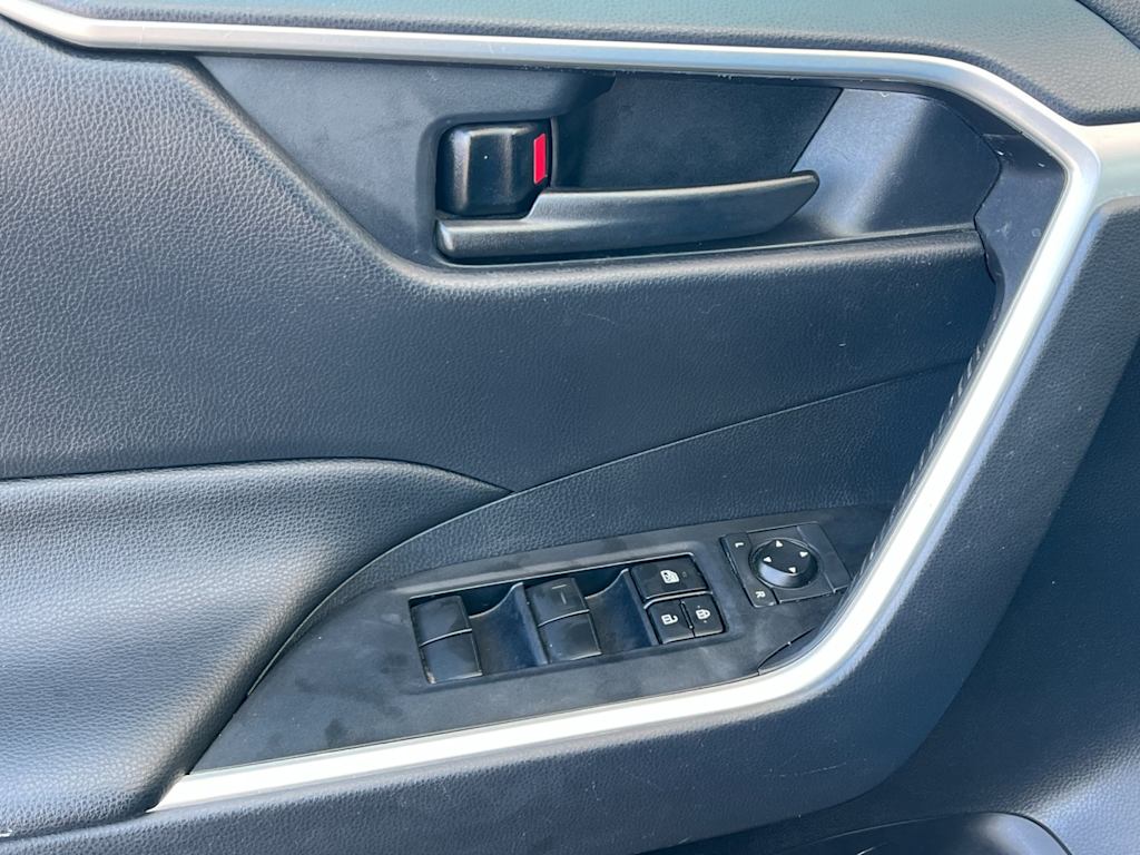 Thumbnail: 2019 Toyota RAV4 - 21