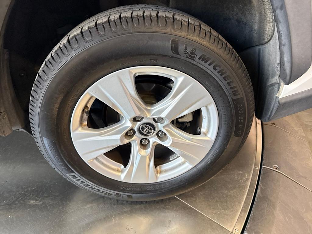 Thumbnail: 2019 Toyota RAV4 - 6