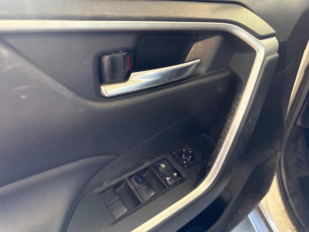 Thumbnail: 2019 Toyota RAV4 - 23