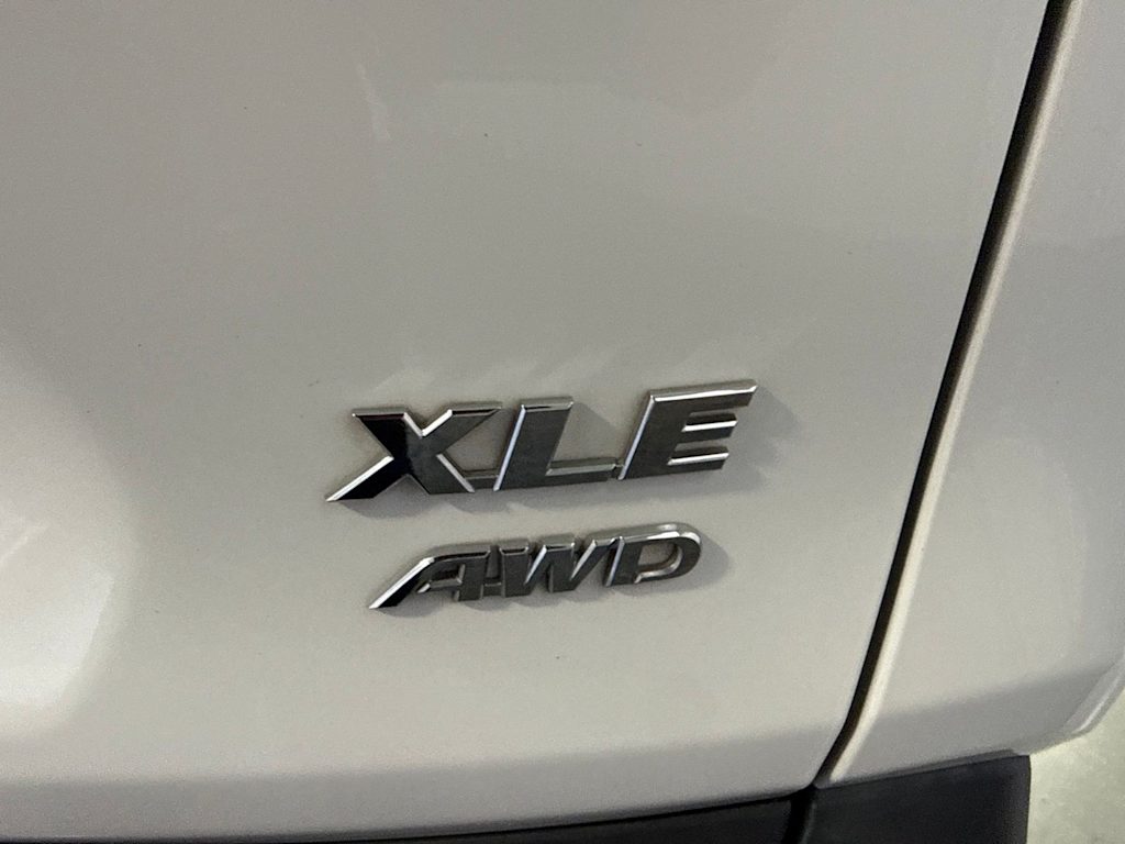 Thumbnail: 2019 Toyota RAV4 - 21