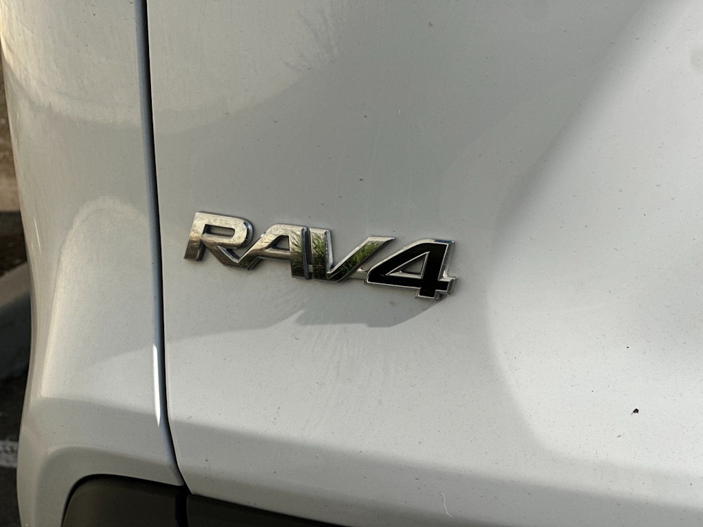 Thumbnail: 2019 Toyota RAV4 - 6