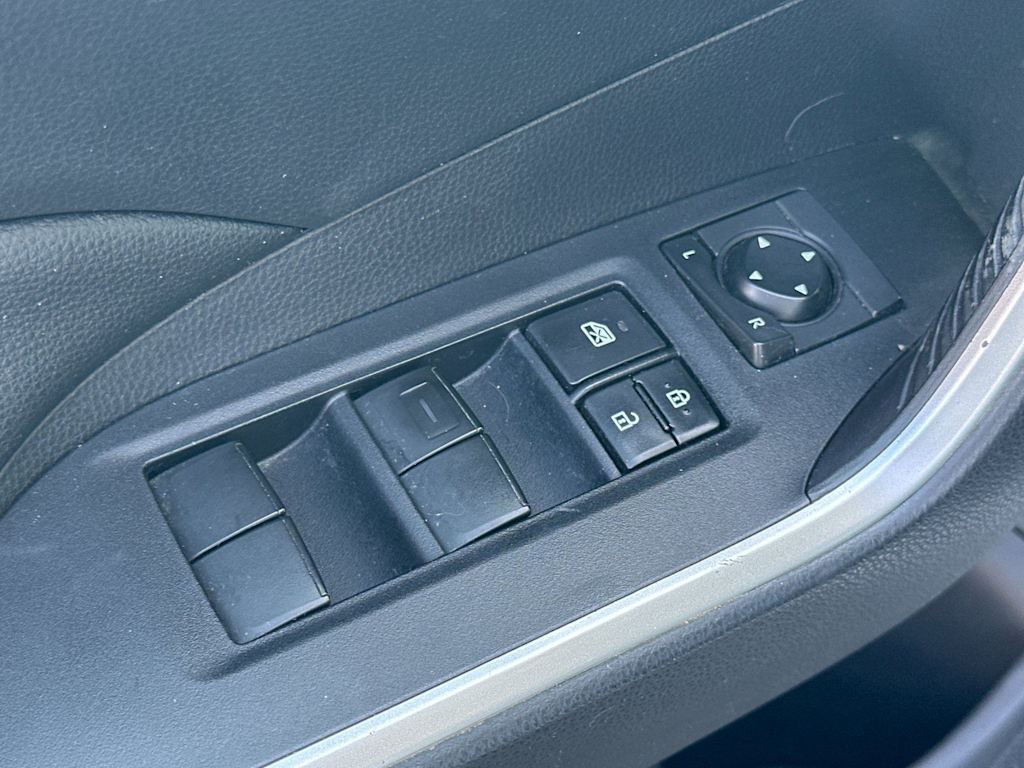 Thumbnail: 2019 Toyota RAV4 - 23