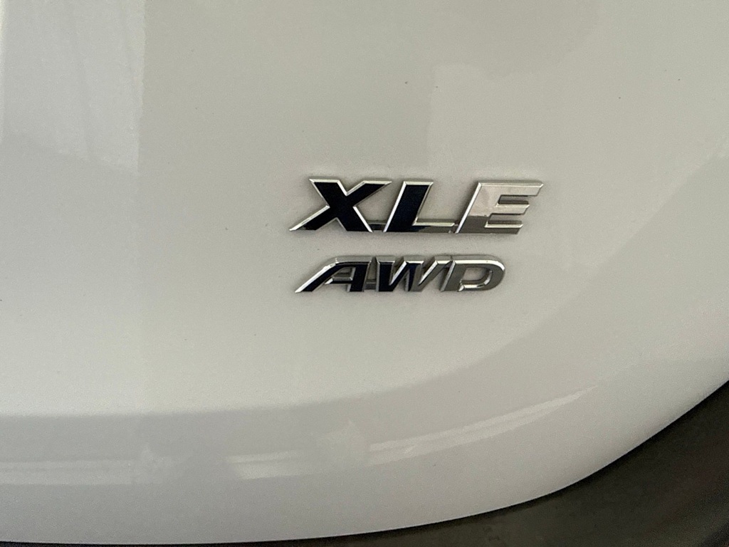 Thumbnail: 2013 Toyota RAV4 - 22