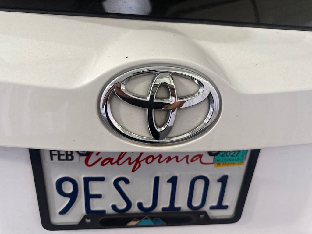 Thumbnail: 2013 Toyota RAV4 - 21