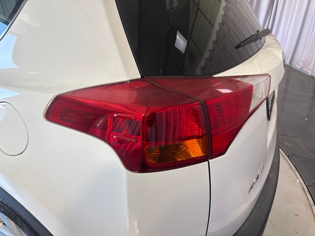 Thumbnail: 2013 Toyota RAV4 - 20