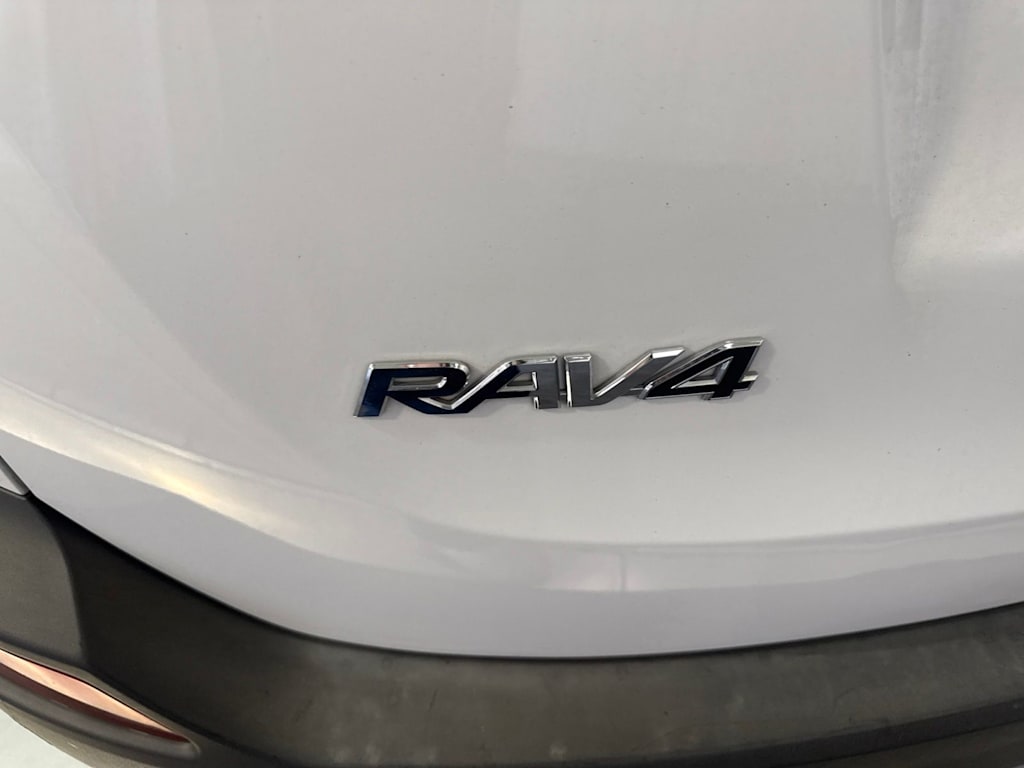 Thumbnail: 2013 Toyota RAV4 - 6