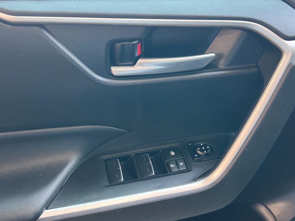 Thumbnail: 2023 Toyota RAV4 - 23