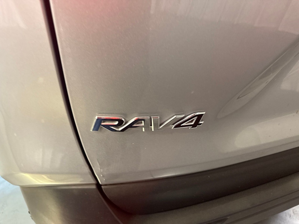 Thumbnail: 2020 Toyota RAV4 - 16