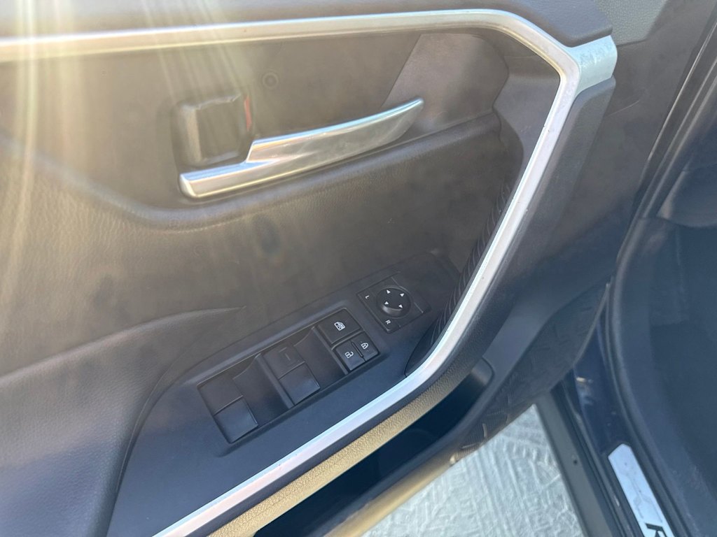 Thumbnail: 2021 Toyota RAV4 - 22