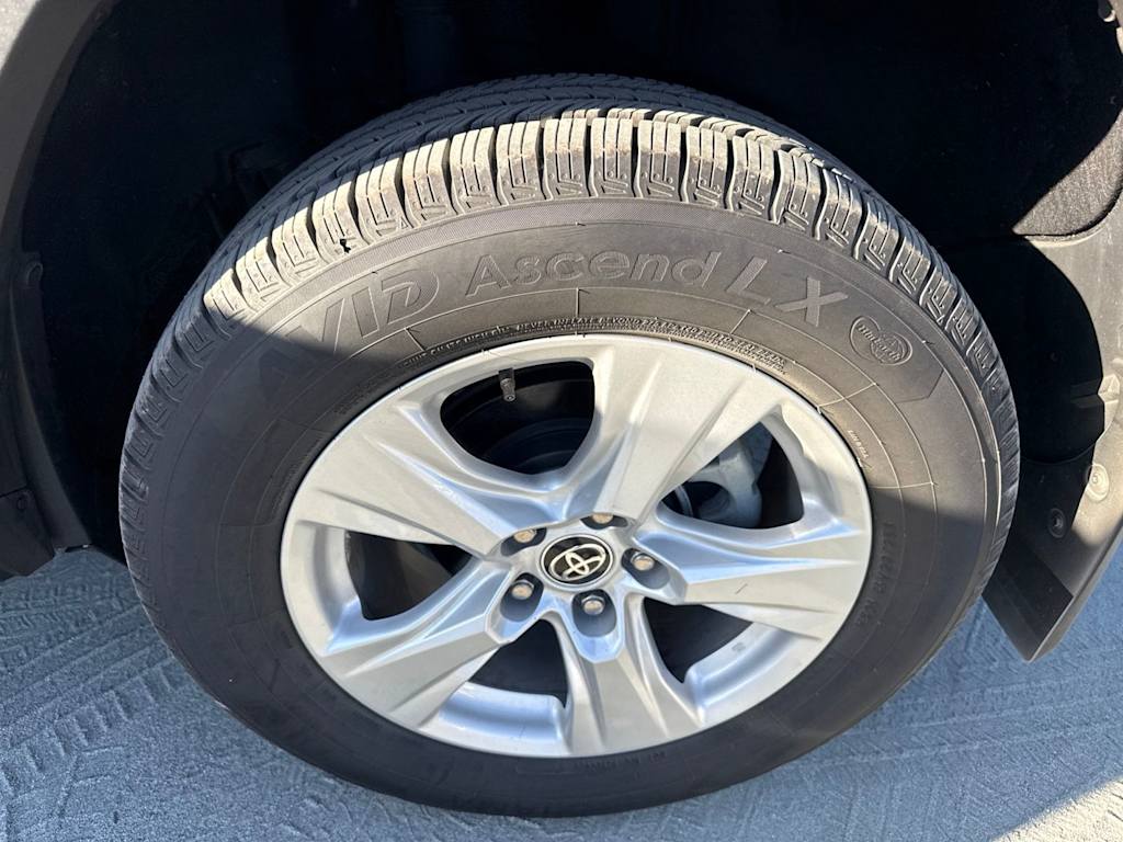 Thumbnail: 2021 Toyota RAV4 - 6