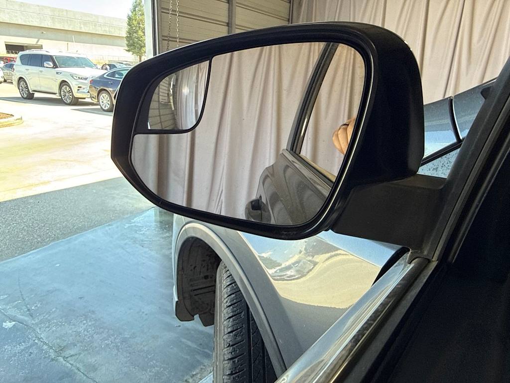 Thumbnail: 2016 Toyota RAV4 - 21