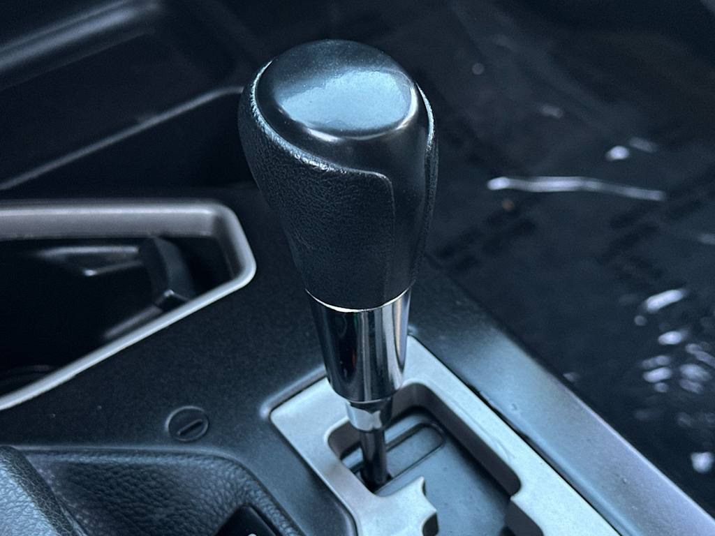 Thumbnail: 2016 Toyota RAV4 - 16