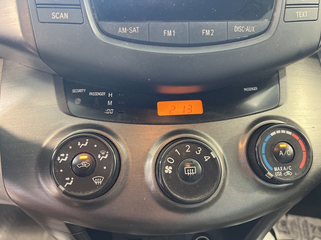 Thumbnail: 2011 Toyota RAV4 - 25