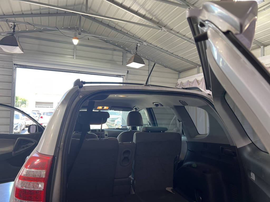 Thumbnail: 2011 Toyota RAV4 - 19