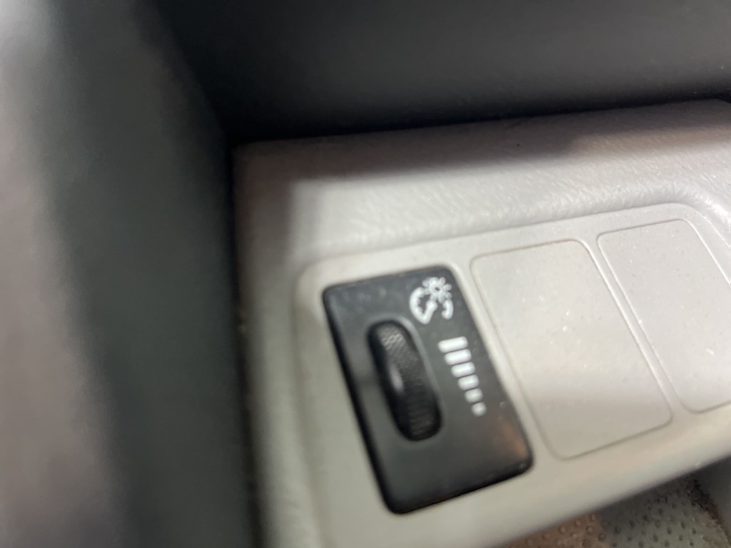 Thumbnail: 2011 Toyota RAV4 - 27
