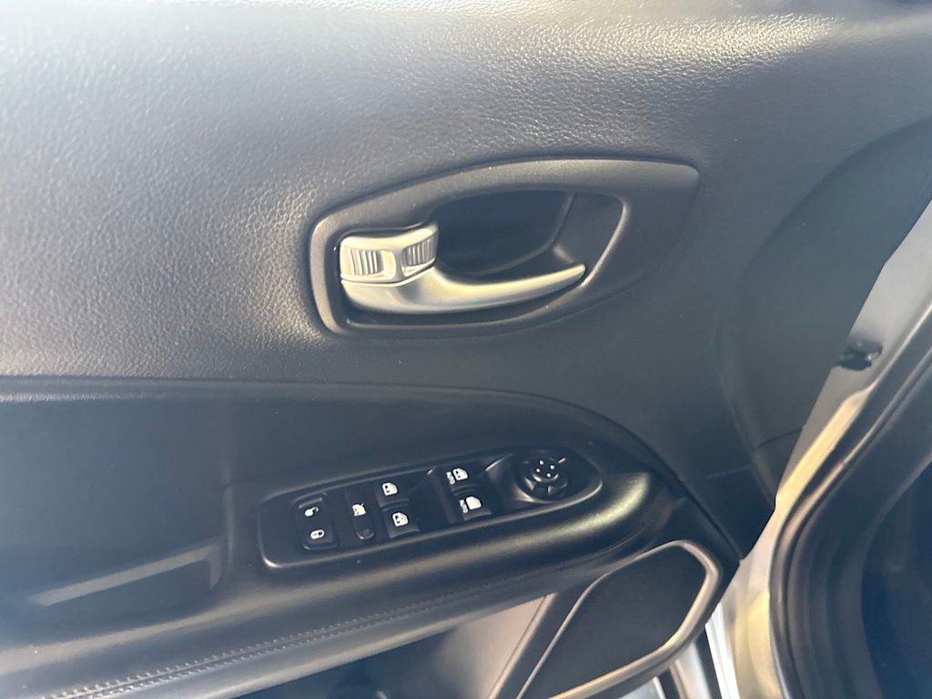 Thumbnail: 2021 Jeep Compass - 22