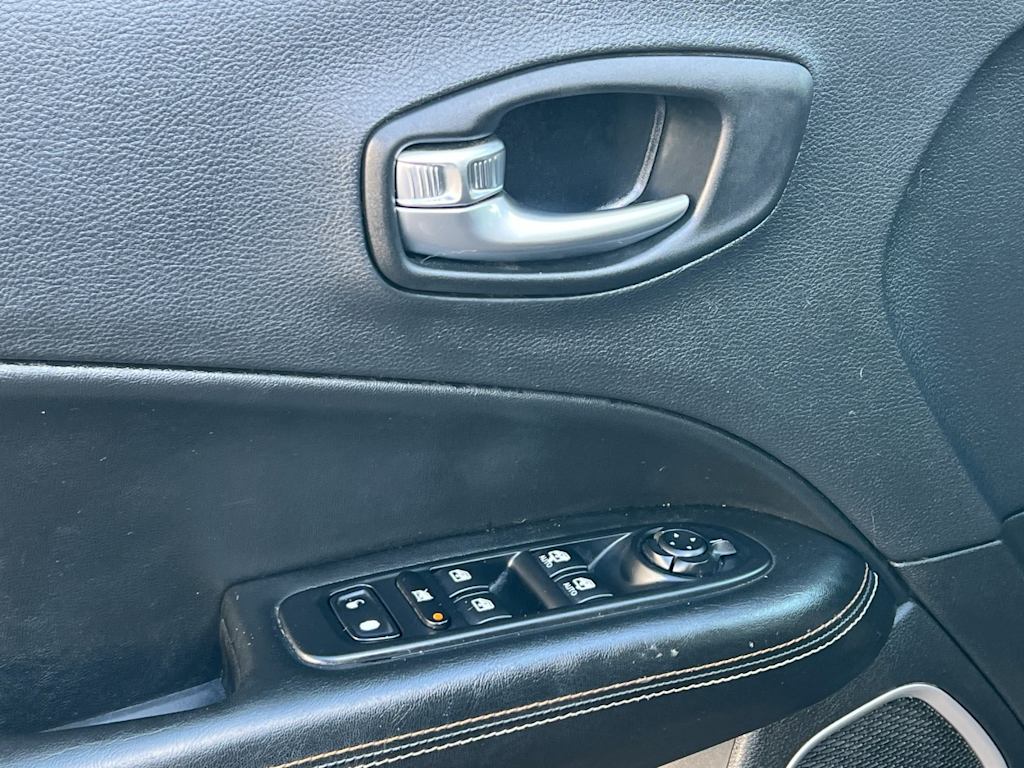 Thumbnail: 2019 Jeep Compass - 23