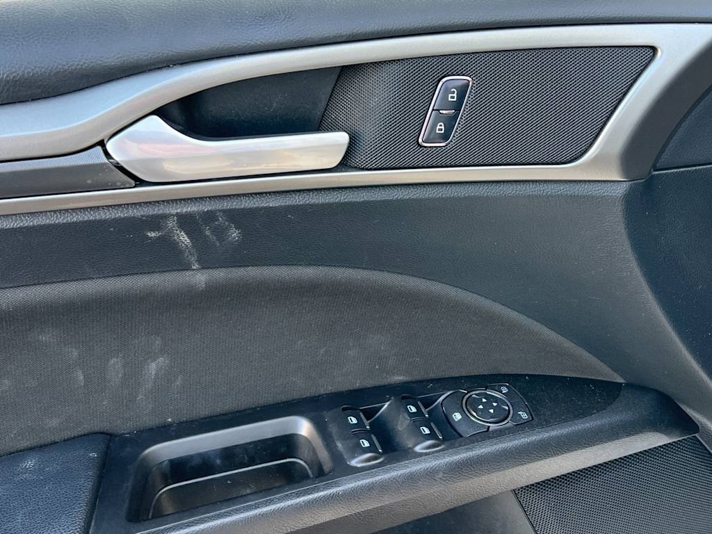 Thumbnail: 2017 Ford Fusion - 21