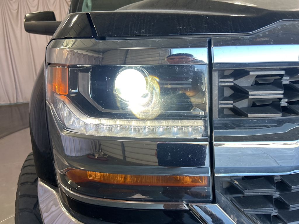 Thumbnail: 2018 Chevrolet Silverado 1500 - 16