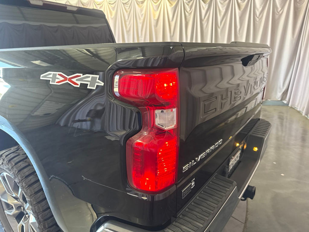Thumbnail: 2021 Chevrolet Silverado 1500 - 18