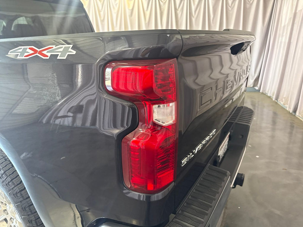 Thumbnail: 2023 Chevrolet Silverado 1500 - 21