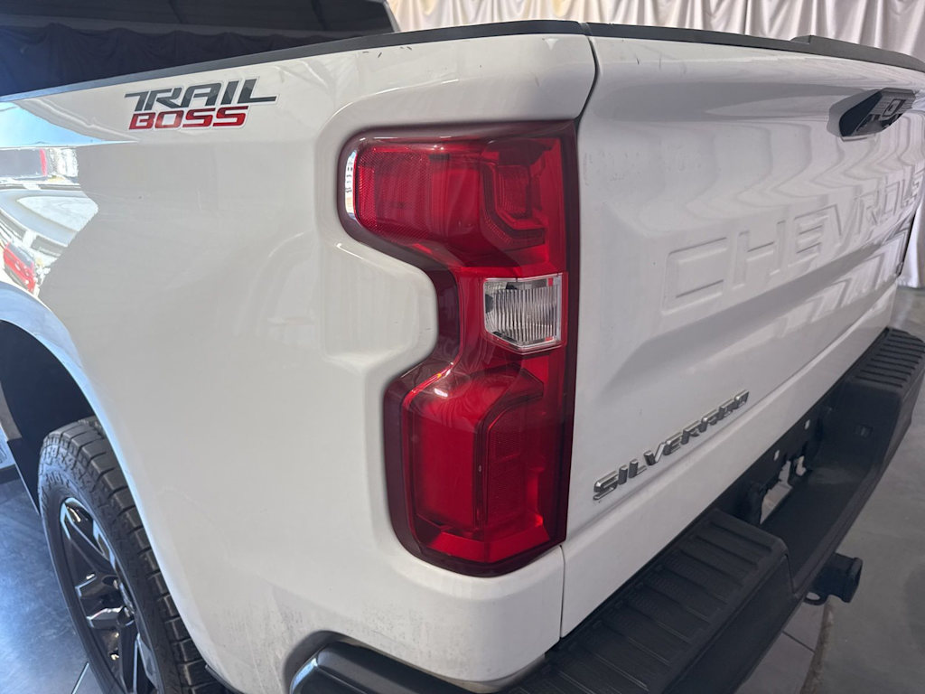 Thumbnail: 2023 Chevrolet Silverado 1500 - 17
