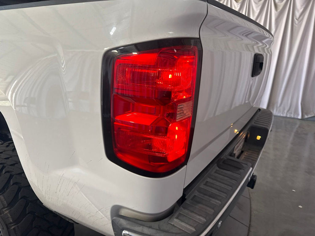 Thumbnail: 2018 Chevrolet Silverado 1500 - 17