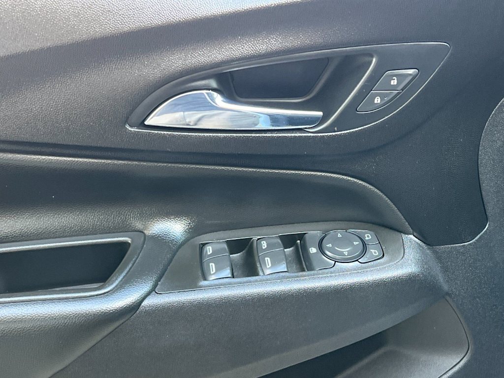 Thumbnail: 2021 Chevrolet Equinox - 21