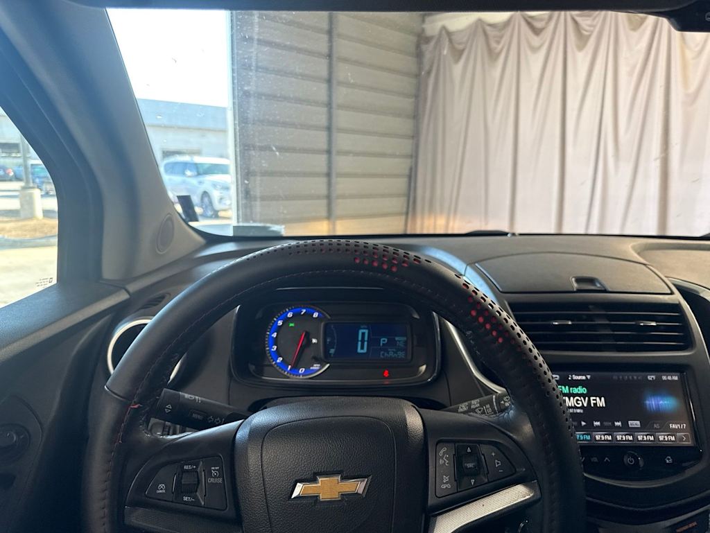 Thumbnail: 2015 Chevrolet Trax - 2