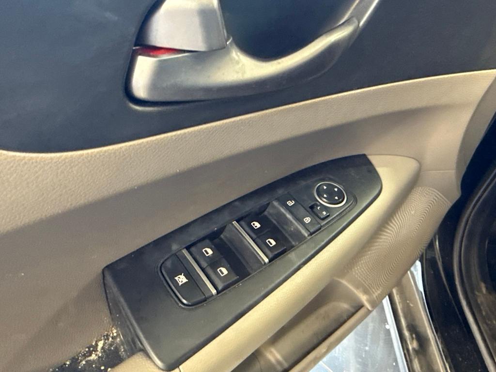 Thumbnail: 2021 Kia Forte - 21