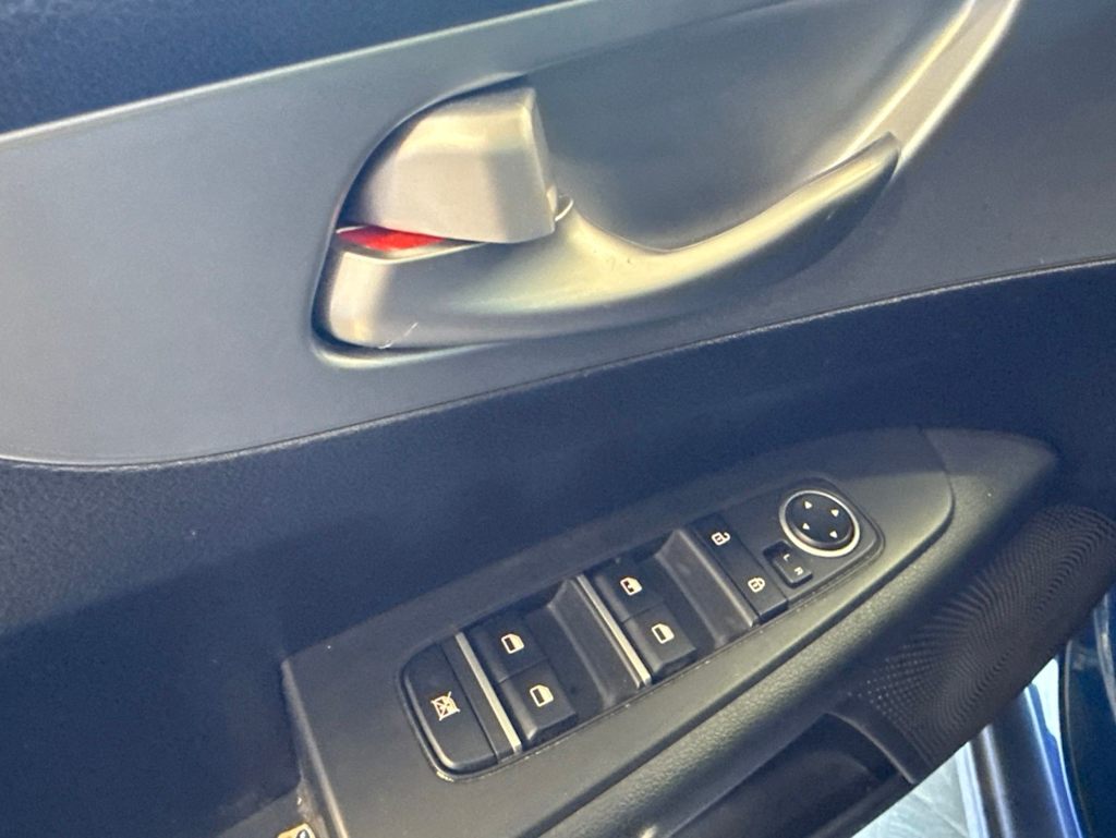 Thumbnail: 2023 Kia Forte - 15