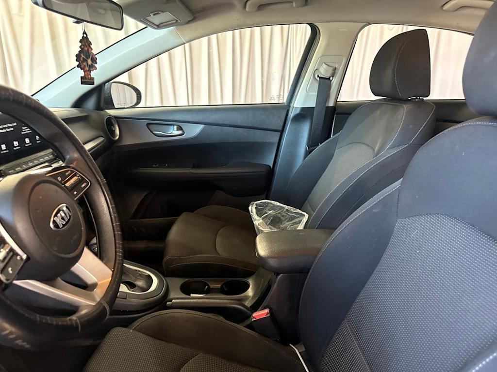 Thumbnail: 2019 Kia Forte - 9