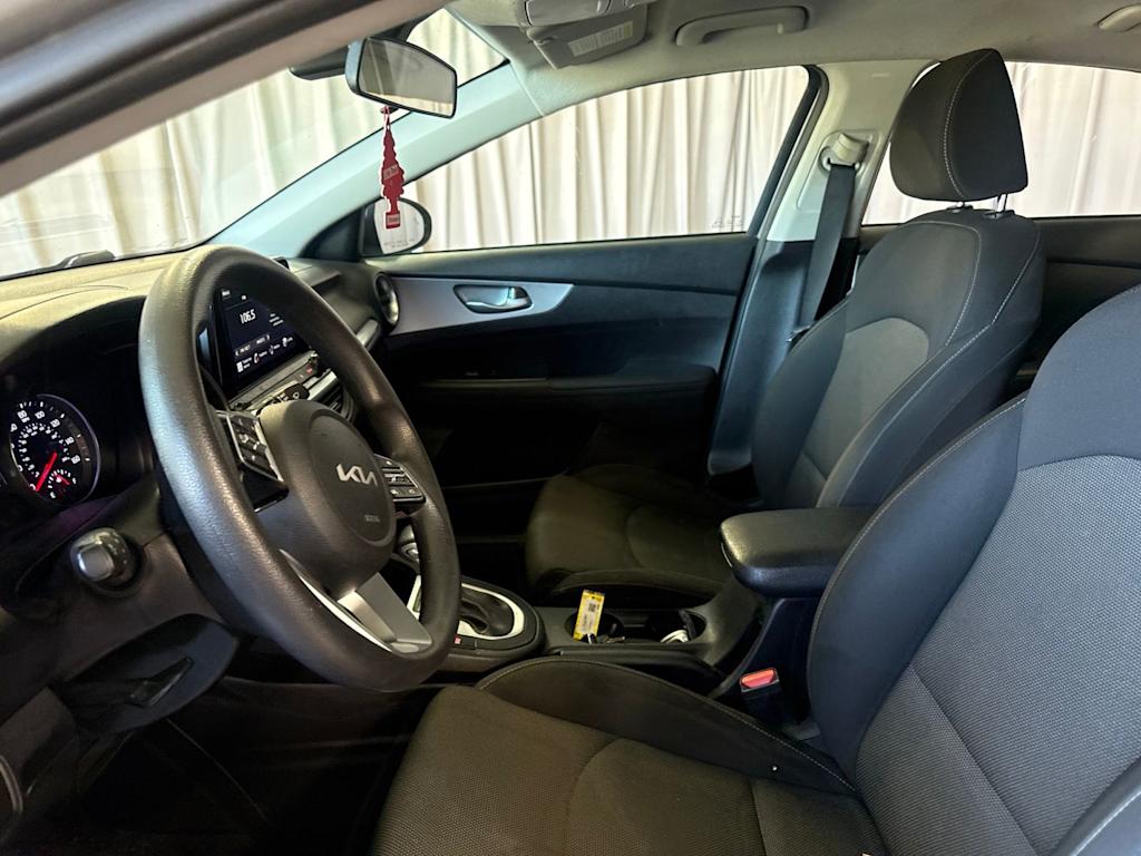 Thumbnail: 2022 Kia Forte - 7