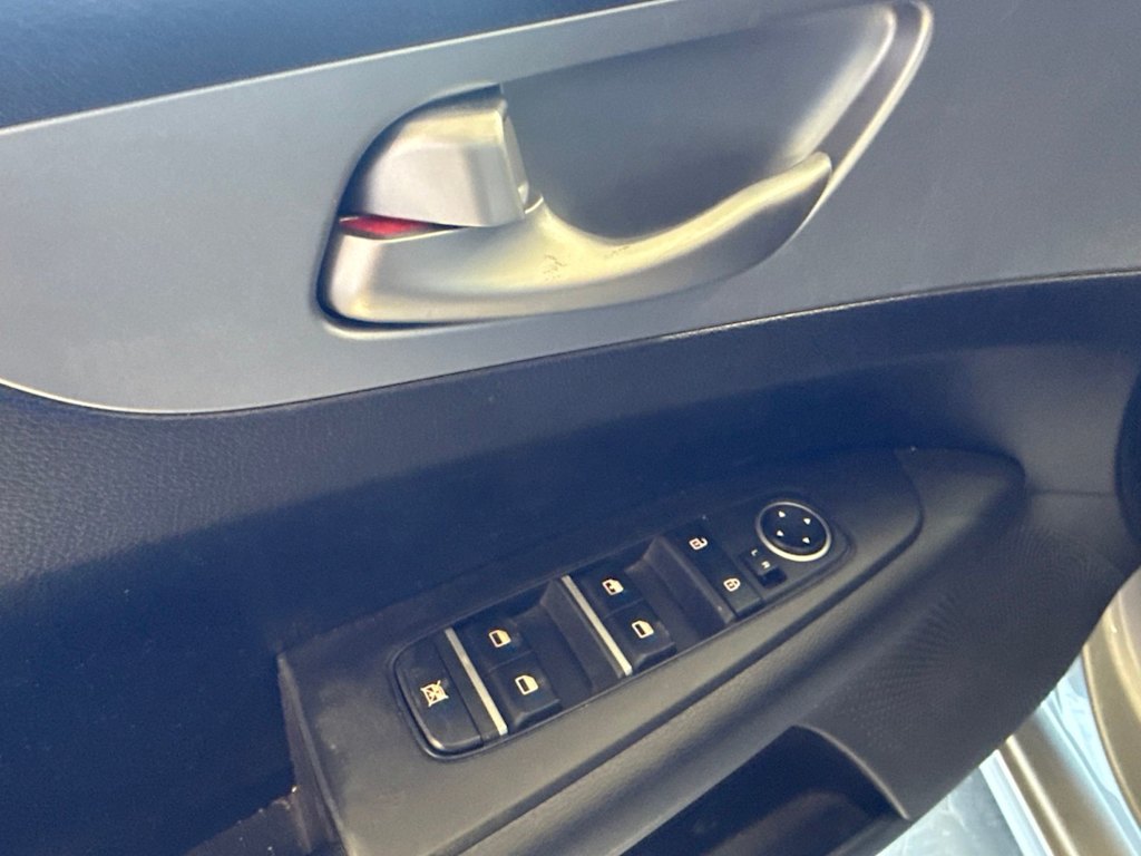 Thumbnail: 2022 Kia Forte - 18