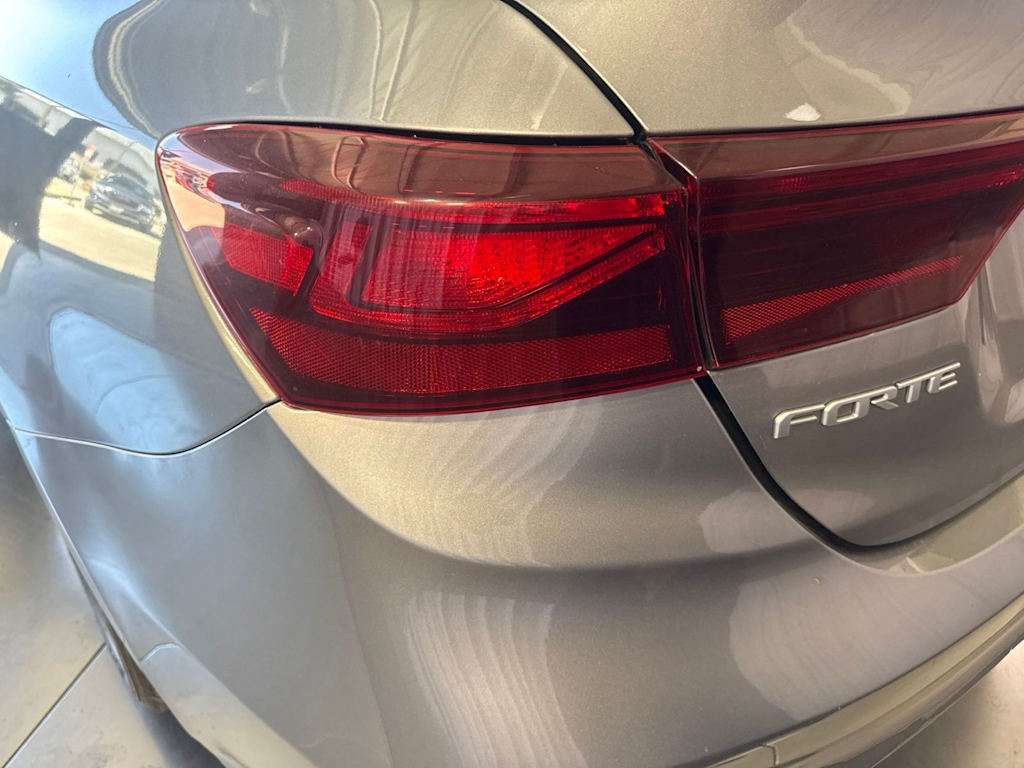 Thumbnail: 2022 Kia Forte - 16