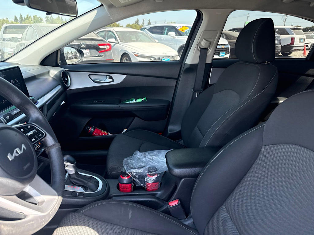 Thumbnail: 2023 Kia Forte - 9