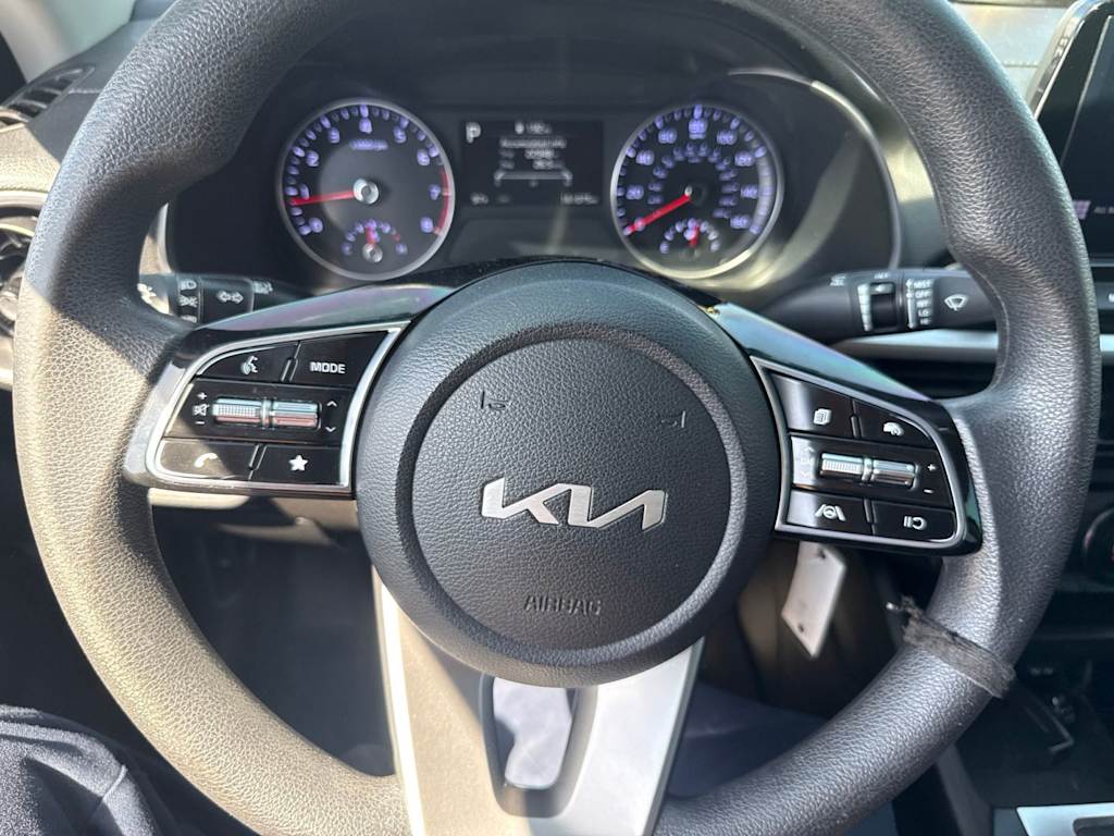 Thumbnail: 2023 Kia Forte - 24