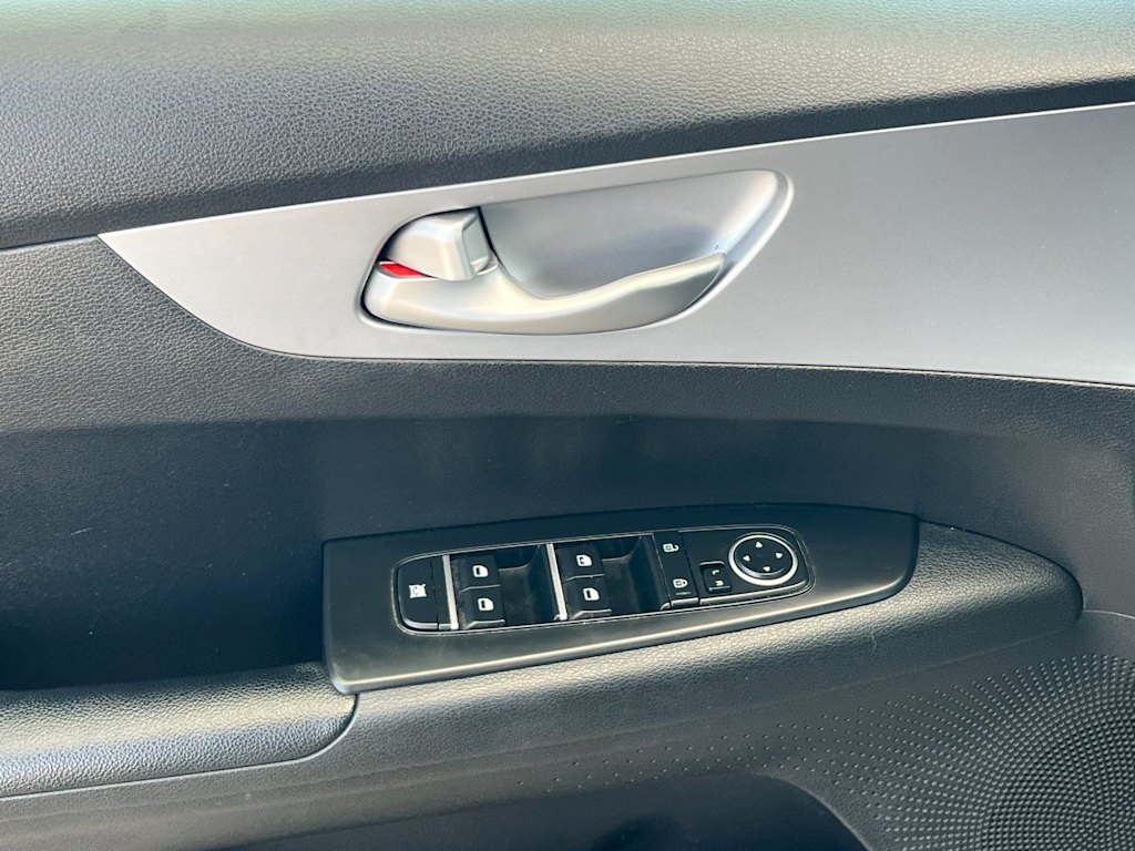 Thumbnail: 2023 Kia Forte - 23