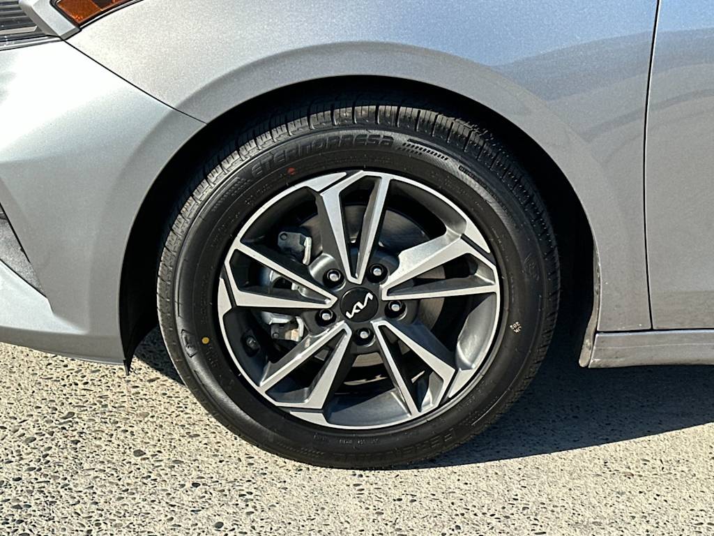 Thumbnail: 2024 Kia Forte - 7