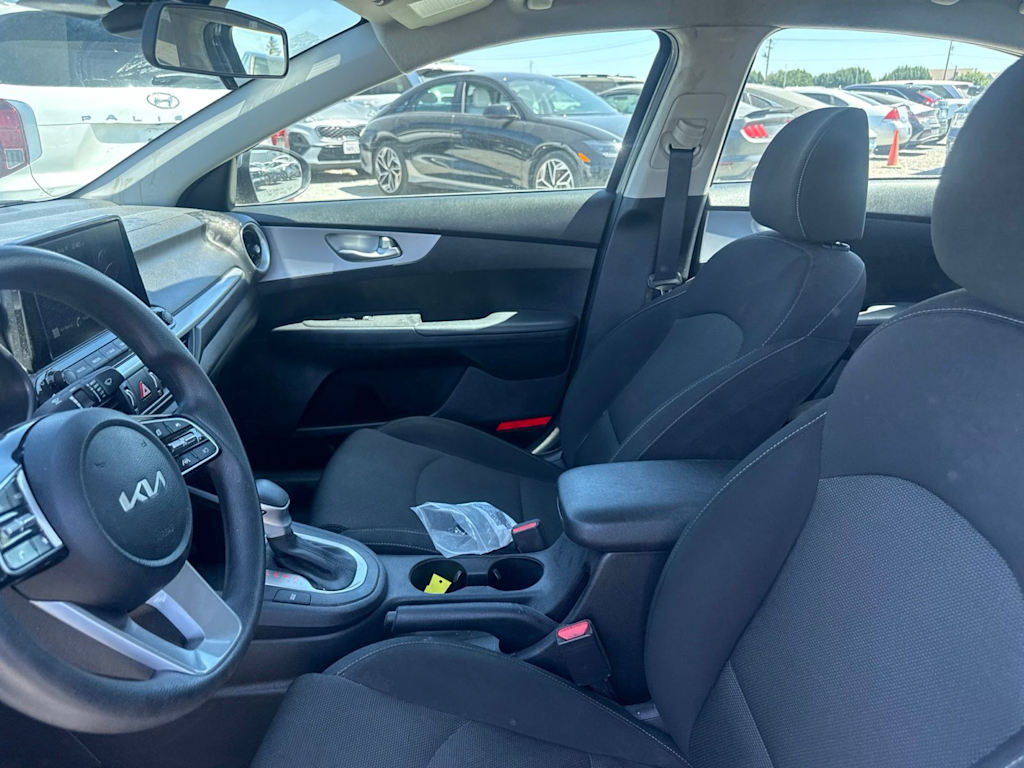 Thumbnail: 2024 Kia Forte - 9